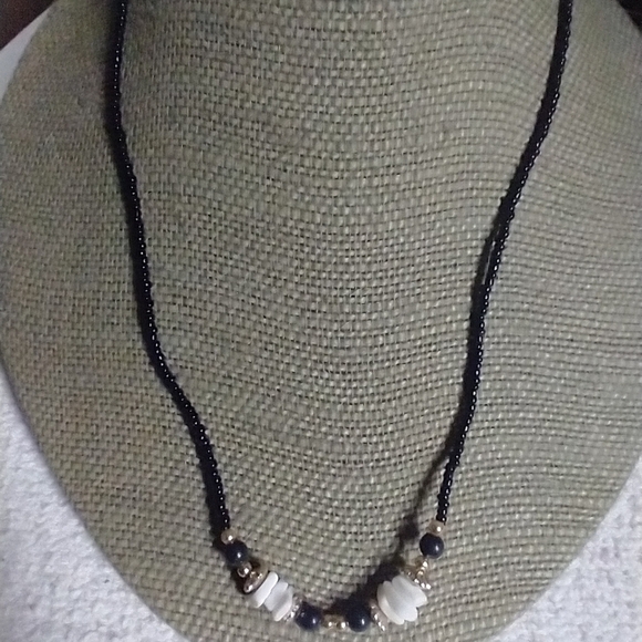 Black white beaded shell necklace beach summer 🏝️🌞 - Picture 4 of 4